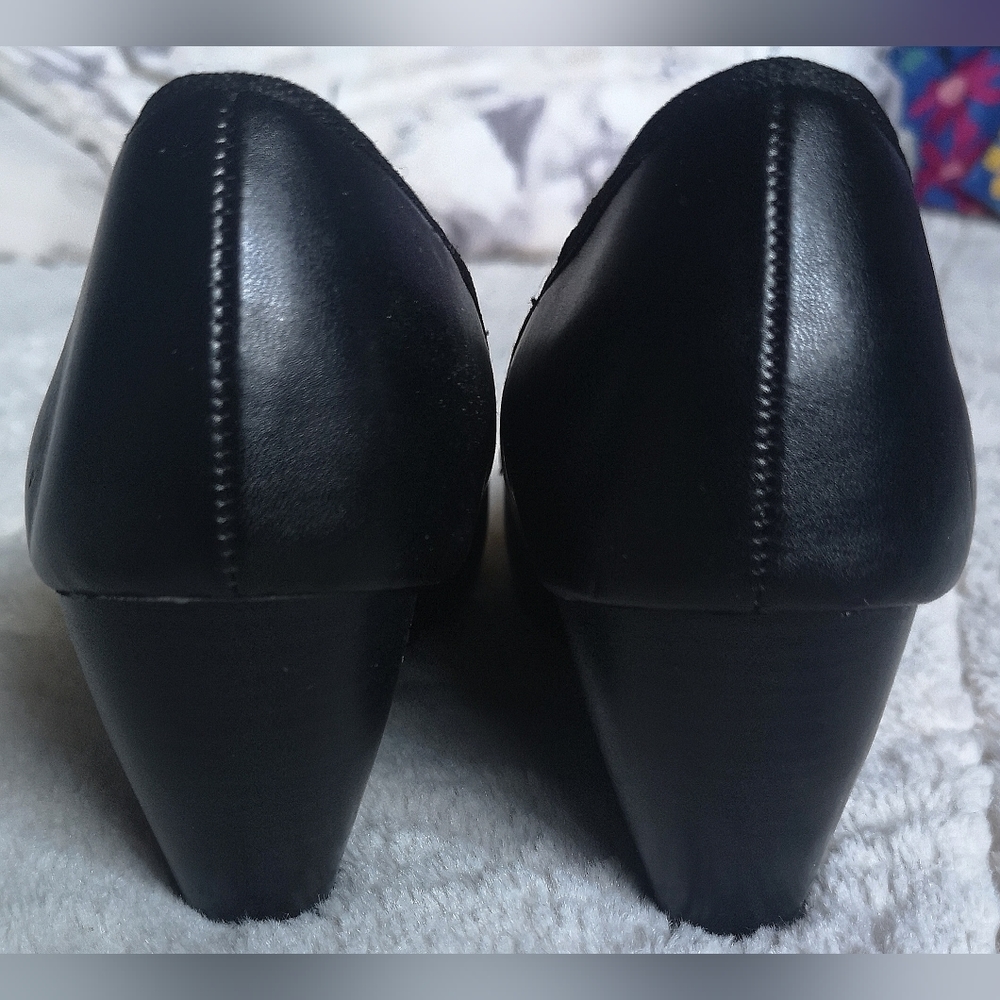 George pumps. Size 9 - Picture 6 of 11